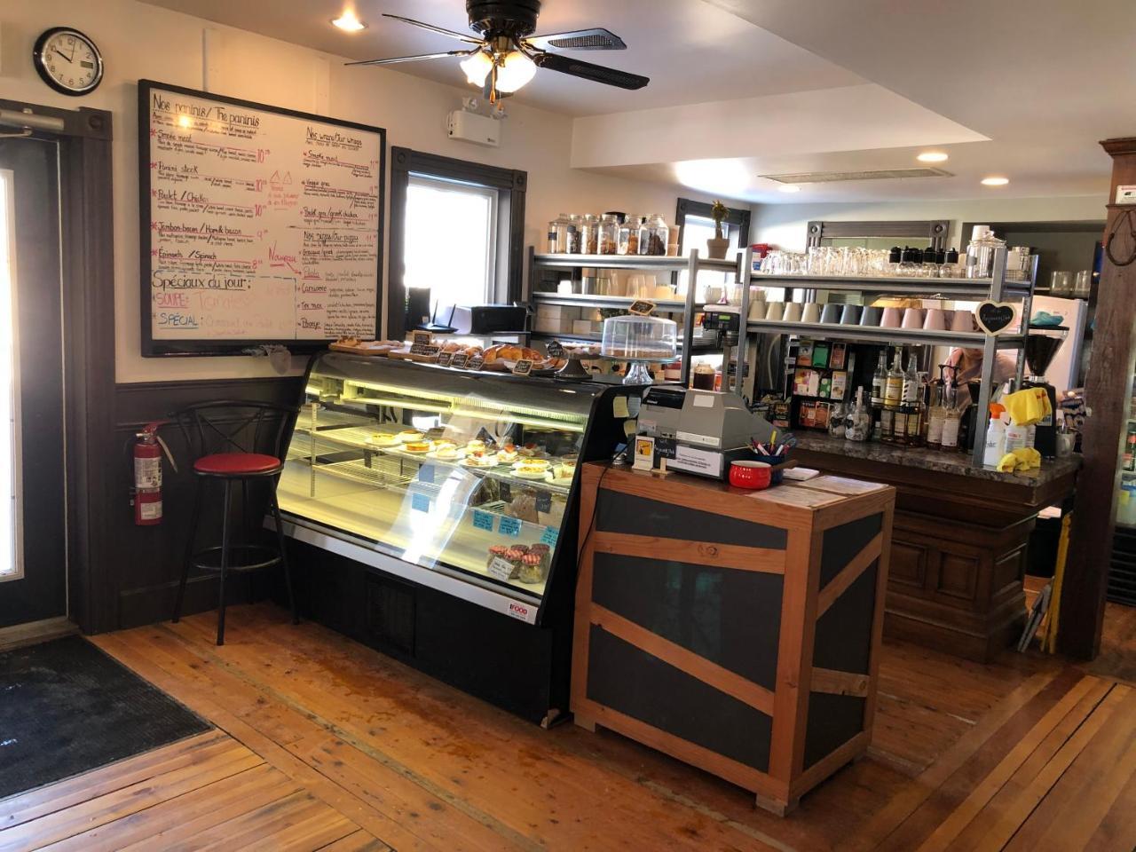 Auberge D'Anjou-Cocooning Cafe Petit Rocher エクステリア 写真